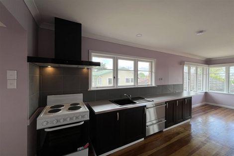 Photo of property in 2/2a Matipo Road, Te Atatu Peninsula, Auckland, 0610