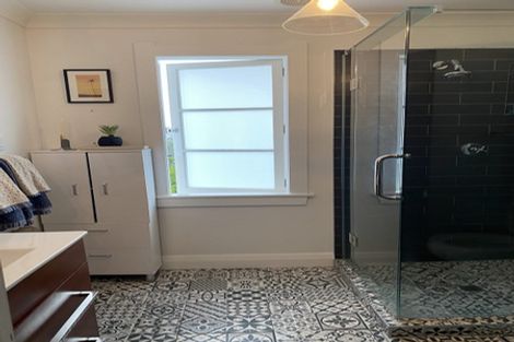 Photo of property in 1/27 Onewa Road, Northcote, Auckland, 0627