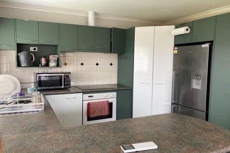 Photo of property in 8 Montilla Place, Manurewa, Auckland, 2102