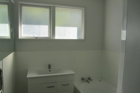 Photo of property in 120 Sunset Road, Unsworth Heights, Auckland, 0632