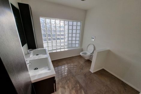 Photo of property in 23 Elsted Place, Goodwood Heights, Auckland, 2105