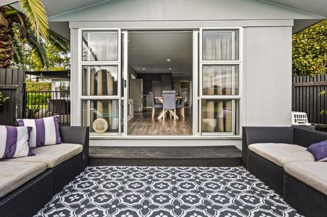 Photo of property in 37 Pitt Street, Clive, 4102