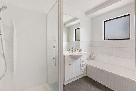 Photo of property in 8 Brough Place, St Andrews, Hamilton, 3200