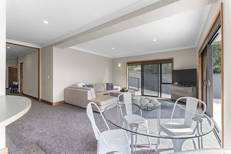 Photo of property in 1 Arden Place, Oakura, 4314