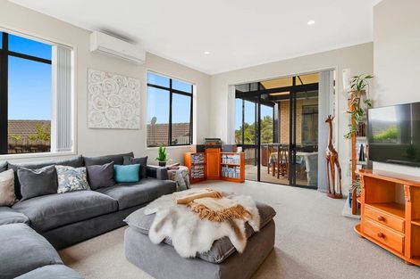 Photo of property in 4 Kingtide Place, Red Beach, 0932