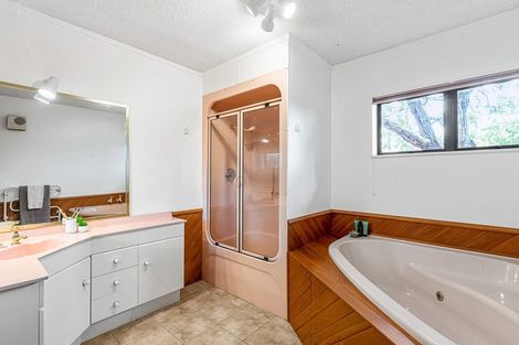 Photo of property in 33 Chilton Drive, Paraparaumu, 5032