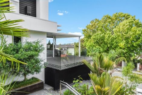 Photo of property in 133 Lake Crescent, Hamilton Lake, Hamilton, 3204