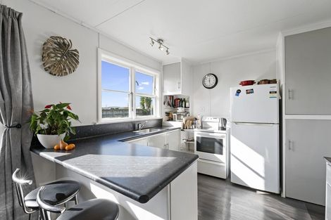 Photo of property in 10 Grenville Street, Levin, 5510