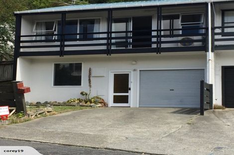 Photo of property in 105 Churton Drive, Churton Park, Wellington, 6037