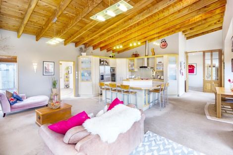 Photo of property in 4 Mount Marua Way, Timberlea, Upper Hutt, 5018