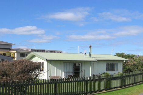 Photo of property in 3 Rosvall Place, Foxton Beach, Foxton, 4815