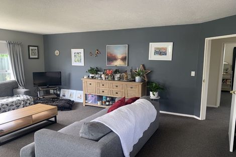 Photo of property in 11 Honeysuckle Place, Northcote, Christchurch, 8052