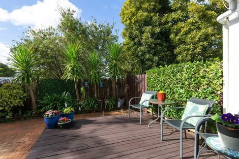 Photo of property in 4/109a Te Atatu Road, Te Atatu South, Auckland, 0610