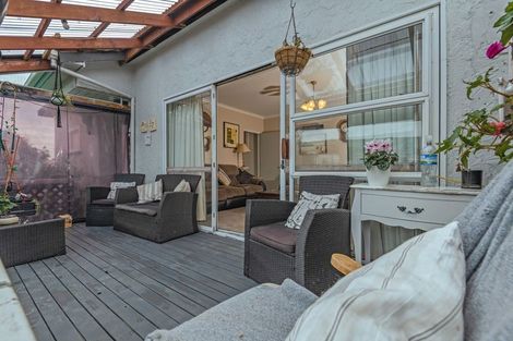 Photo of property in 4 Rosalie Terrace, Kelvin Grove, Palmerston North, 4414