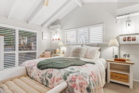 Photo of property in 1/6 Oystergrove Road, West Harbour, Auckland, 0618