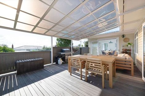 Photo of property in 74 Sylvan Crescent, Te Atatu South, Auckland, 0610