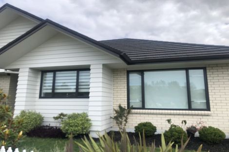 Photo of property in 10 Carthey Road, Wainui, 0932