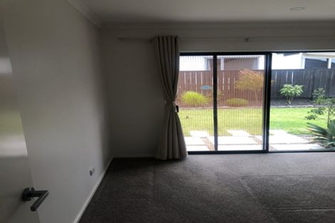 Photo of property in 10 Carthey Road, Wainui, 0932