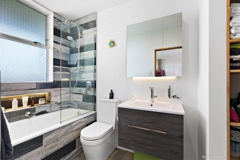 Photo of property in Beresford Apartments, 19/118 Russell Terrace, Berhampore, Wellington, 6023