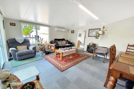 Photo of property in 8 Paraekaretu Street, Hunterville, 4730