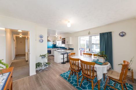 Photo of property in 21 Colonial Place, Kelvin Grove, Palmerston North, 4414