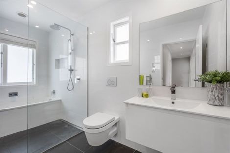 Photo of property in 968 East Coast Road, Northcross, Auckland, 0632