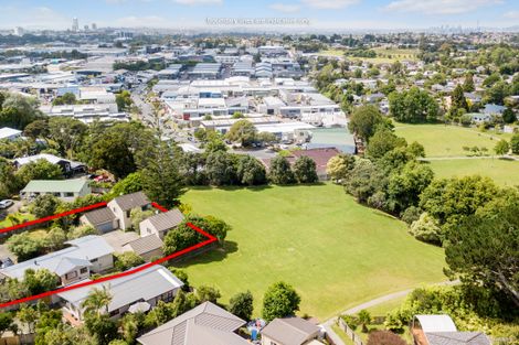 Photo of property in 1/24 Merton Avenue, Glenfield, Auckland, 0627