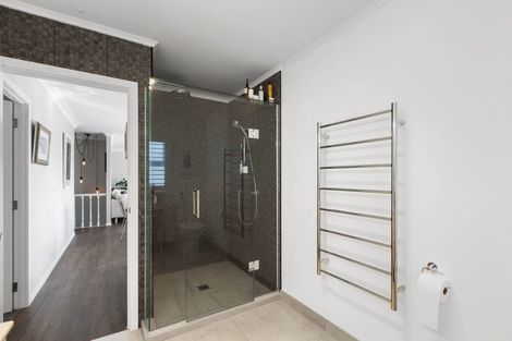 Photo of property in 1/87-89 Hinemoa Street, Birkenhead, Auckland, 0626