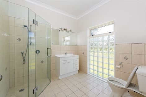 Photo of property in 154 Boord Crescent, Kumeu, 0891