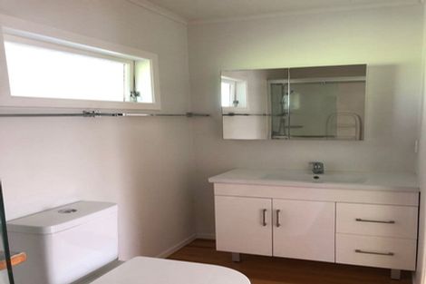 Photo of property in 5 Domain Lane, Mangere Bridge, Auckland, 2022