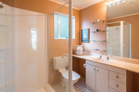 Photo of property in 5 Erskine Close, Island Bay, Wellington, 6023