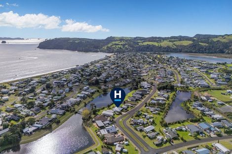 Photo of property in 28 Motukorure Parade, Cooks Beach, Whitianga, 3591