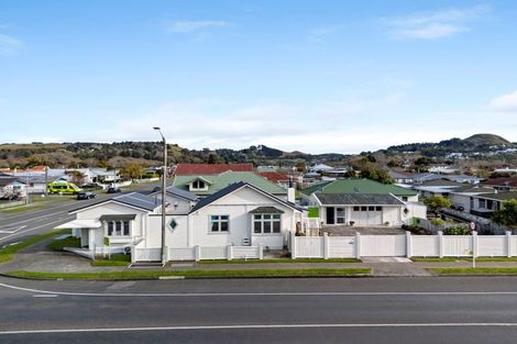 Photo of property in 6 Avondale Road, Taradale, Napier, 4112