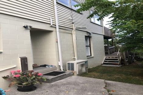 Photo of property in 2/215 Eskdale Road, Birkenhead, Auckland, 0626