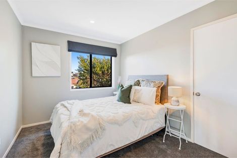 Photo of property in 24 Halldene Terrace, Red Beach, 0932