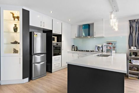 Photo of property in 140r Hepburn Road, Glendene, Auckland, 0602