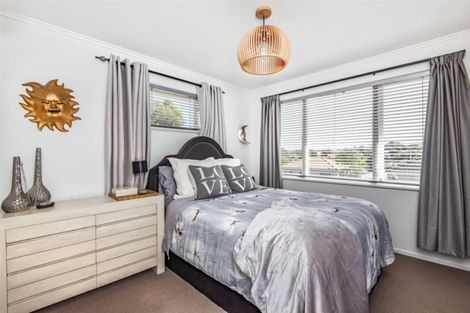 Photo of property in 1/30 Selwyn Crescent, Forrest Hill, Auckland, 0620