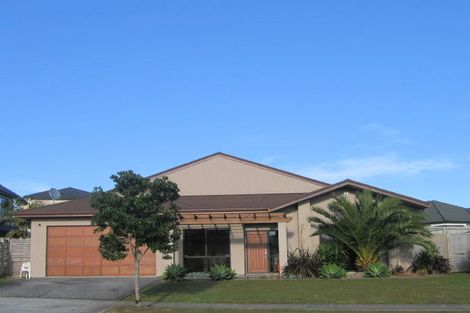 Photo of property in 21 Moyrus Crescent, East Tamaki Heights, Auckland, 2016