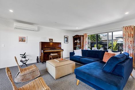 Photo of property in 17 Redwood Crescent, Hurdon, New Plymouth, 4310