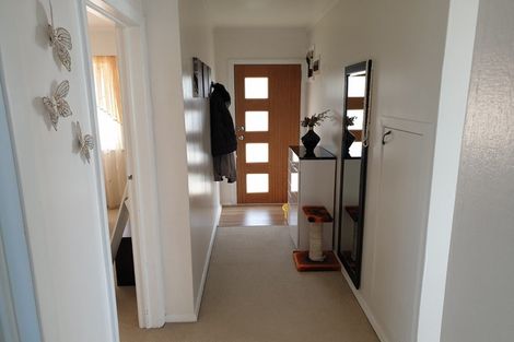 Photo of property in 2/182 Chivalry Road, Glenfield, Auckland, 0629