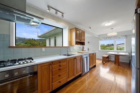 Photo of property in 53 Saint Johns Terrace, Tawa, Wellington, 5028