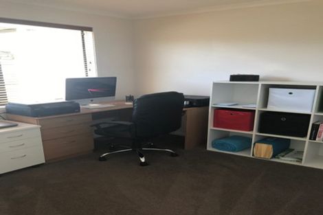 Photo of property in 60 Roberta Crescent, Orewa, 0931