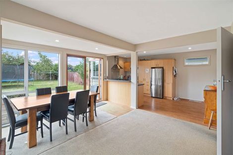 Photo of property in 51 Winters Road, Redwood, Christchurch, 8051
