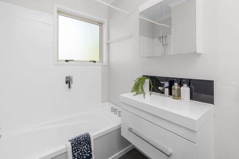 Photo of property in 14a Packham Place, Beach Haven, Auckland, 0626