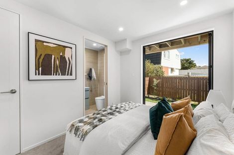 Photo of property in 6a Waiohua Road, Greenlane, Auckland, 1061