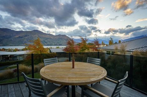Photo of property in 9 Forest Heights, Wanaka, 9305
