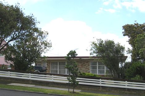 Photo of property in 165 East Coast Road, Castor Bay, Auckland, 0620