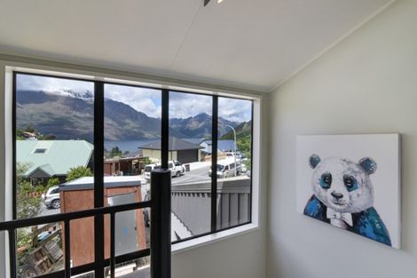 Photo of property in 5a Wye Place, Fernhill, Queenstown, 9300