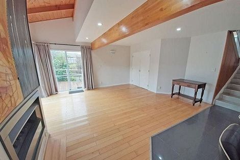 Photo of property in 14 La Roche Place, Northcote, Auckland, 0627