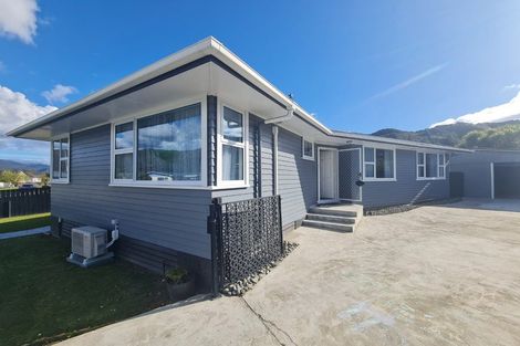 Photo of property in 261 Wellington Road, Wainuiomata, Lower Hutt, 5014